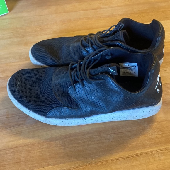 Air Jordon sneakers - Picture 4 of 4